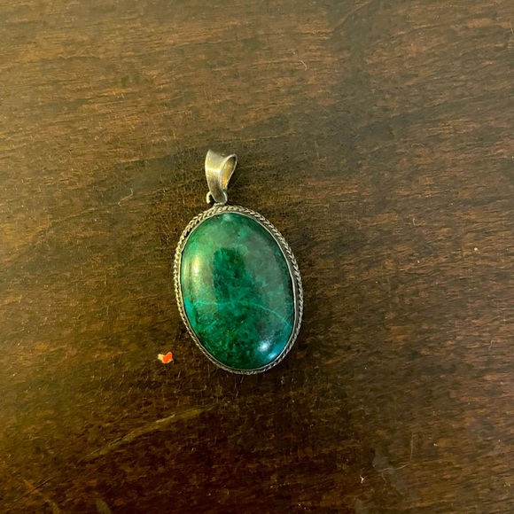 Vintage sterling and green stoned pendant - Picture 1 of 3